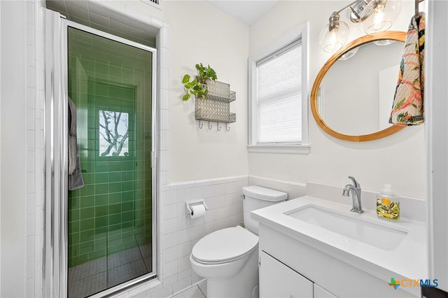 201 S Contour Drive, Gonzales, TX 78629