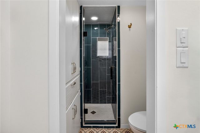 201 S Contour Drive, Gonzales, TX 78629