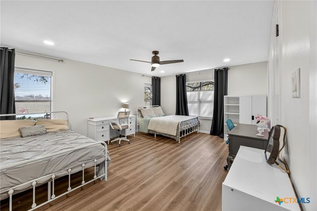 201 S Contour Drive, Gonzales, TX 78629