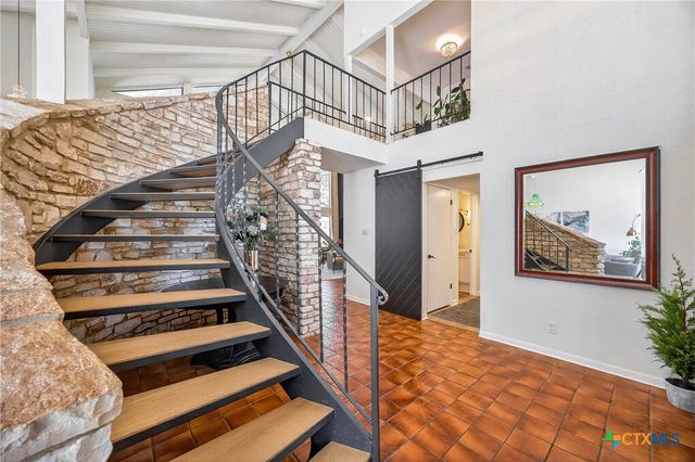 201 S Contour Drive, Gonzales, TX 78629