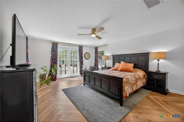 201 S Contour Drive, Gonzales, TX 78629