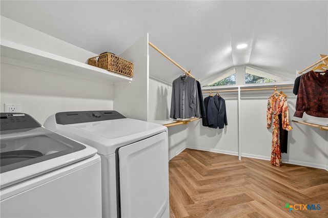 201 S Contour Drive, Gonzales, TX 78629