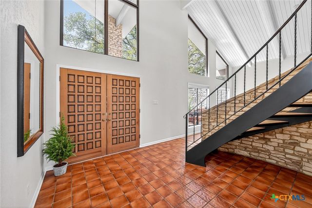 201 S Contour Drive, Gonzales, TX 78629