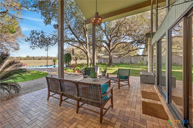 201 S Contour Drive, Gonzales, TX 78629