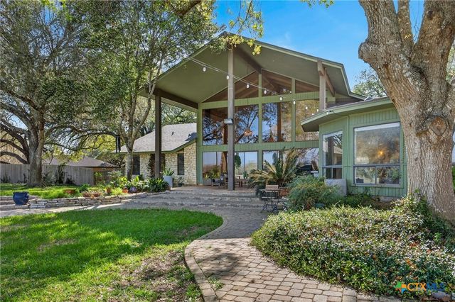 201 S Contour Drive, Gonzales, TX 78629