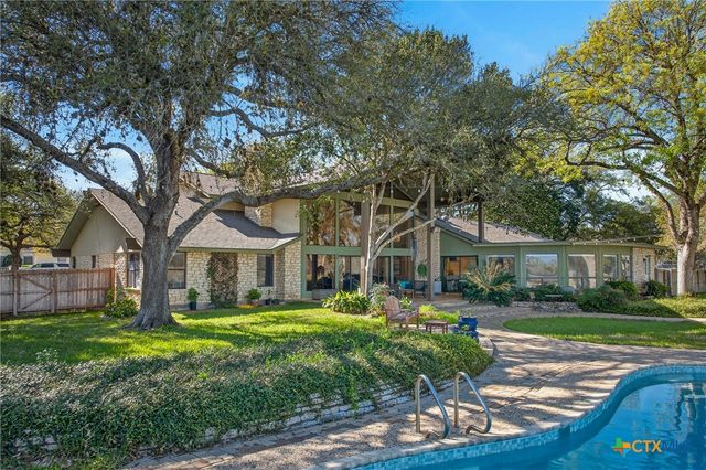 201 S Contour Drive, Gonzales, TX 78629