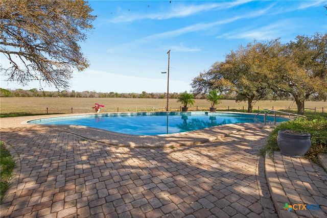 201 S Contour Drive, Gonzales, TX 78629