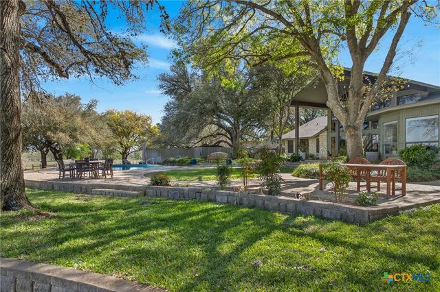 201 S Contour Drive, Gonzales, TX 78629