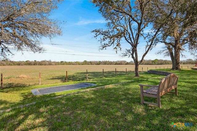 201 S Contour Drive, Gonzales, TX 78629