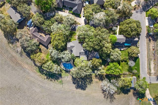 201 S Contour Drive, Gonzales, TX 78629