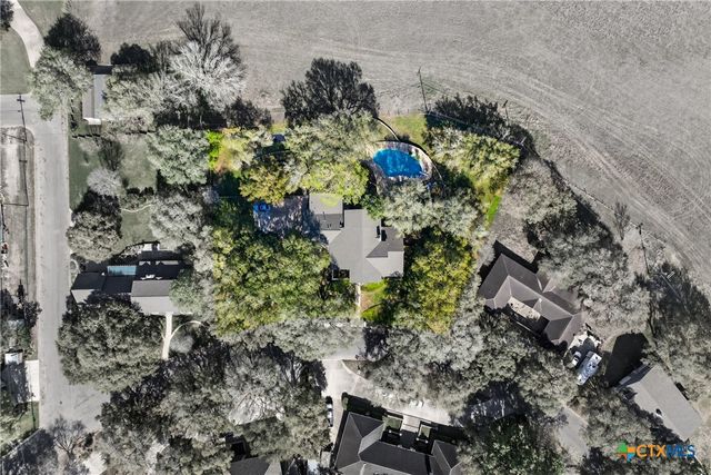 201 S Contour Drive, Gonzales, TX 78629