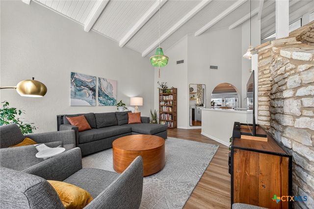 201 S Contour Drive, Gonzales, TX 78629