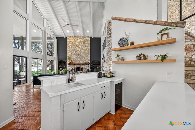 201 S Contour Drive, Gonzales, TX 78629