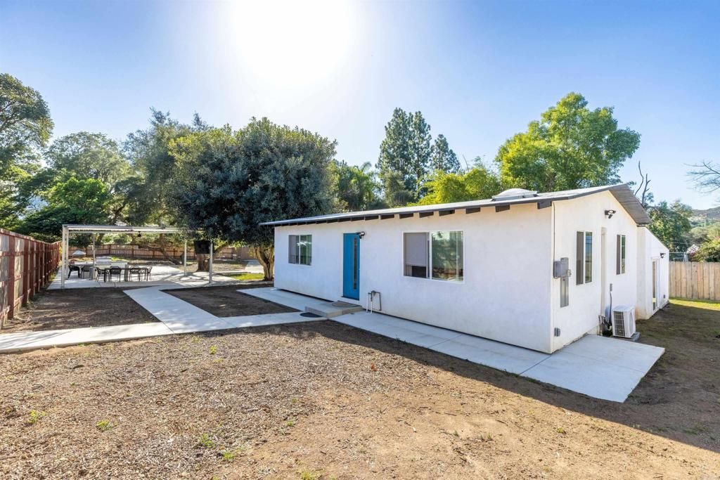 Image 10 of property listing at 10292 Canyon Dr., Escondido, CA 92026