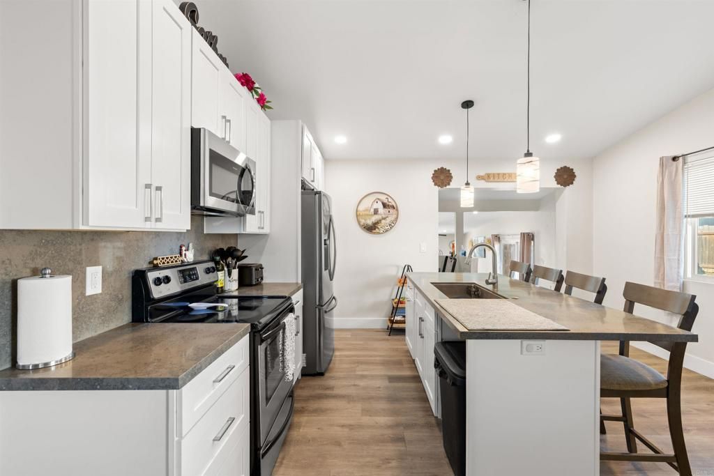 Image 12 of property listing at 10292 Canyon Dr., Escondido, CA 92026