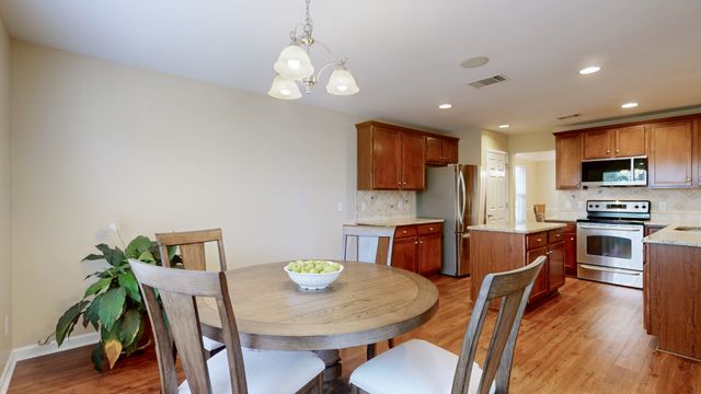 5042 Saint Ives Dr, Murfreesboro, TN 37128