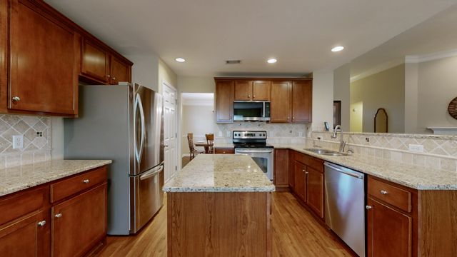 5042 Saint Ives Dr, Murfreesboro, TN 37128