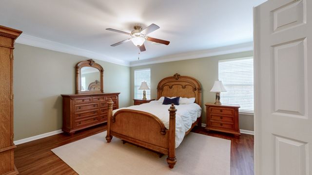 5042 Saint Ives Dr, Murfreesboro, TN 37128