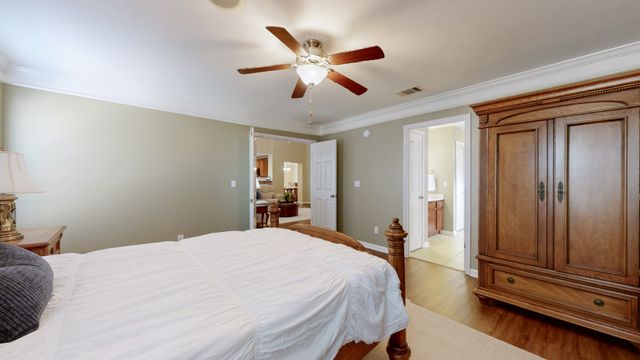 5042 Saint Ives Dr, Murfreesboro, TN 37128