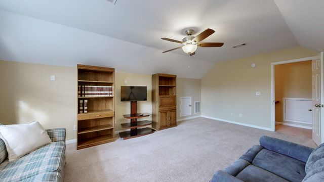 5042 Saint Ives Dr, Murfreesboro, TN 37128