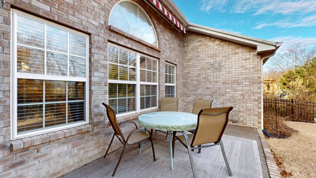 5042 Saint Ives Dr, Murfreesboro, TN 37128