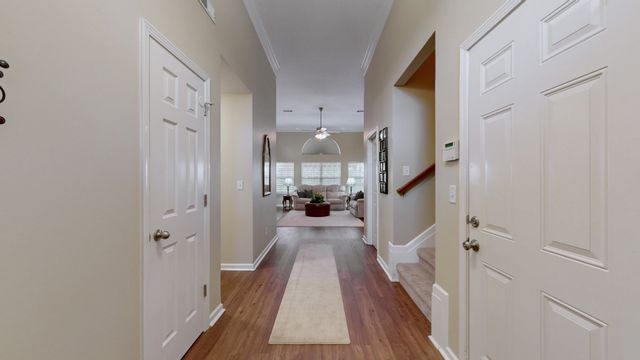 5042 Saint Ives Dr, Murfreesboro, TN 37128