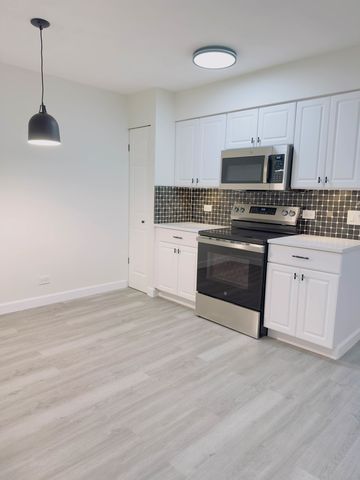 1671 Mission Hills Road 201, Northbrook, IL 60062