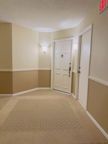 1671 Mission Hills Road 201, Northbrook, IL 60062