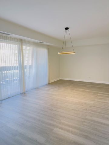 1671 Mission Hills Road 201, Northbrook, IL 60062