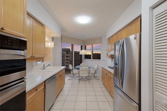 1800 BENJAMIN FRANKLIN DRIVE B1006, Sarasota, FL 34236