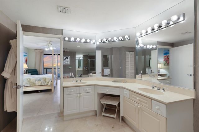 1800 BENJAMIN FRANKLIN DRIVE B1006, Sarasota, FL 34236