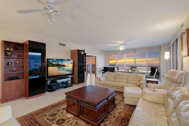 1800 BENJAMIN FRANKLIN DRIVE B1006, Sarasota, FL 34236