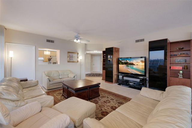 1800 BENJAMIN FRANKLIN DRIVE B1006, Sarasota, FL 34236