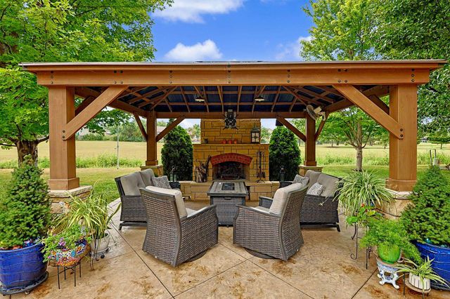220 N Bent Tree, Andover, KS 67002