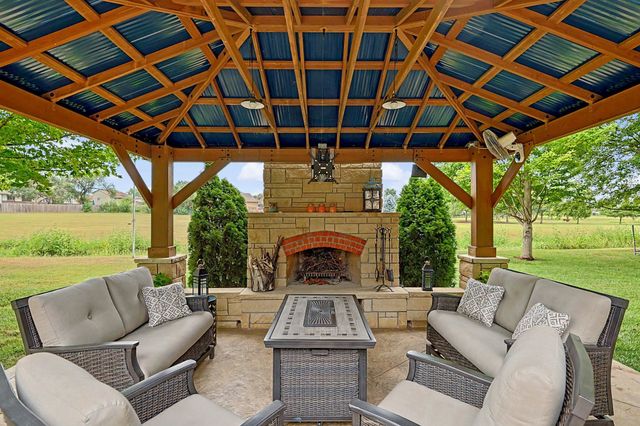 220 N Bent Tree, Andover, KS 67002