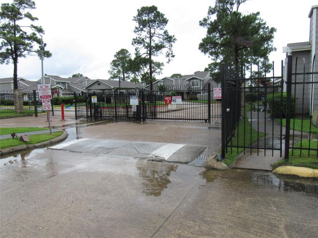 12109 Sandpiper Drive 121, Houston, TX 77035