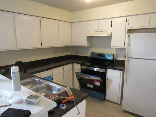 12109 Sandpiper Drive 121, Houston, TX 77035