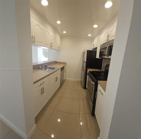 8160 Geneva Ct 208, Doral, FL 33166