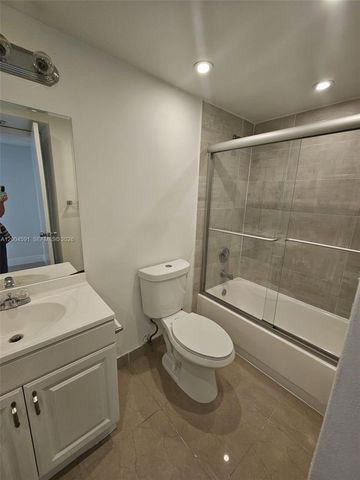 8160 Geneva Ct 208, Doral, FL 33166