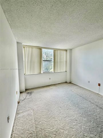 1300 NE Miami Gardens Dr 320E, Miami, FL 33179