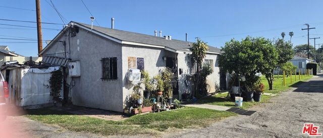 7025 Vinevale Avenue, Bell, CA 90201