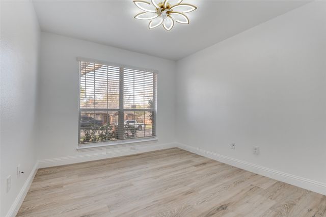 322 E Hillcroft Drive, Duncanville, TX 75137