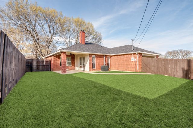 322 E Hillcroft Drive, Duncanville, TX 75137