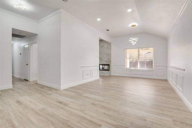 322 E Hillcroft Drive, Duncanville, TX 75137