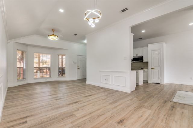 322 E Hillcroft Drive, Duncanville, TX 75137