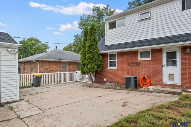 4225 Pioneers Boulevard, Lincoln, NE 68516