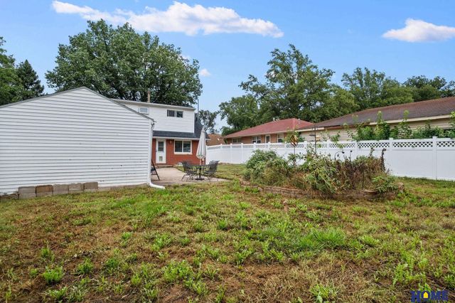 4225 Pioneers Boulevard, Lincoln, NE 68516