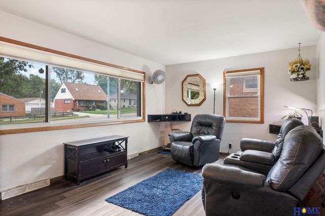 4225 Pioneers Boulevard, Lincoln, NE 68516