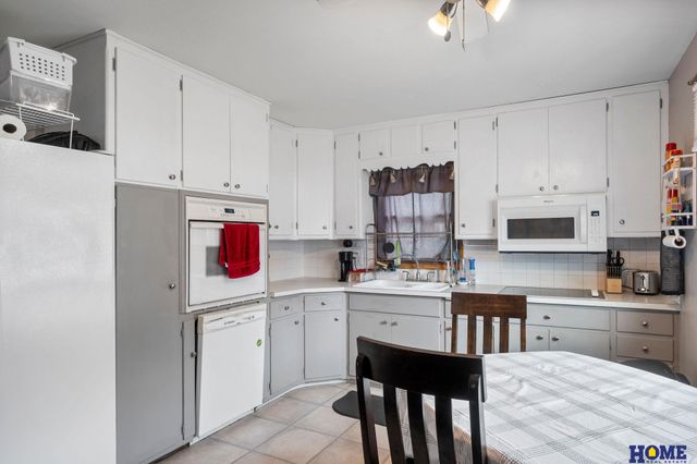 4225 Pioneers Boulevard, Lincoln, NE 68516