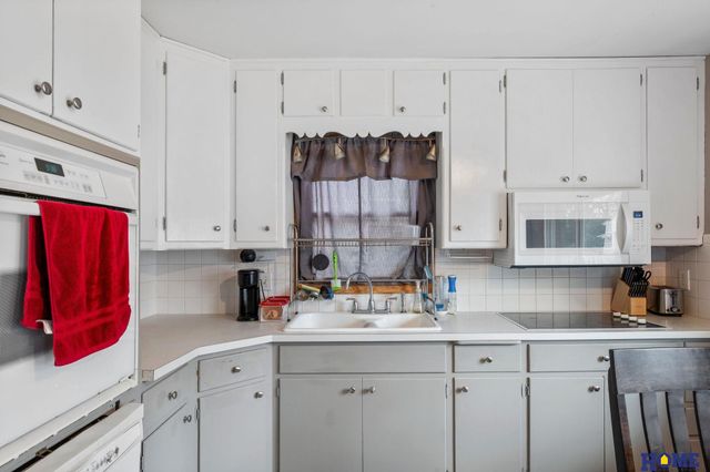 4225 Pioneers Boulevard, Lincoln, NE 68516